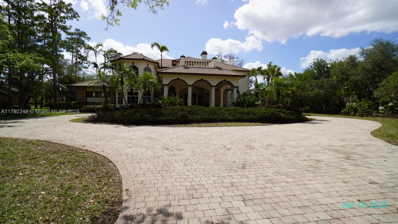 Recently Sold: $2,028,000 (5 beds, 4 baths, 6925 Square Feet)