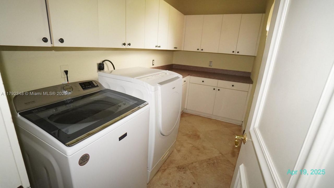 Recently Sold: $2,028,000 (5 beds, 4 baths, 6925 Square Feet)