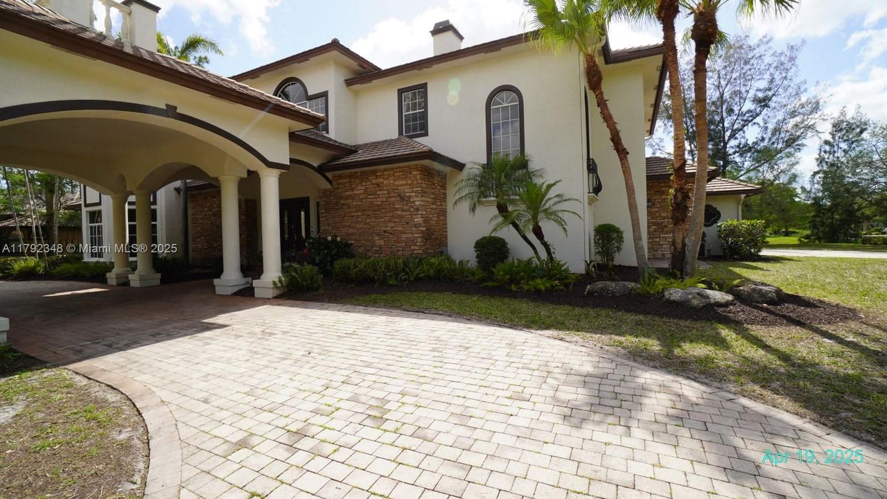 Recently Sold: $2,028,000 (5 beds, 4 baths, 6925 Square Feet)