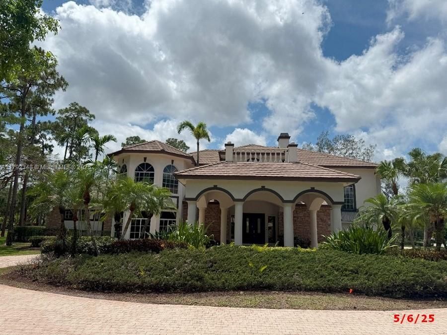 Recently Sold: $2,028,000 (5 beds, 4 baths, 6925 Square Feet)