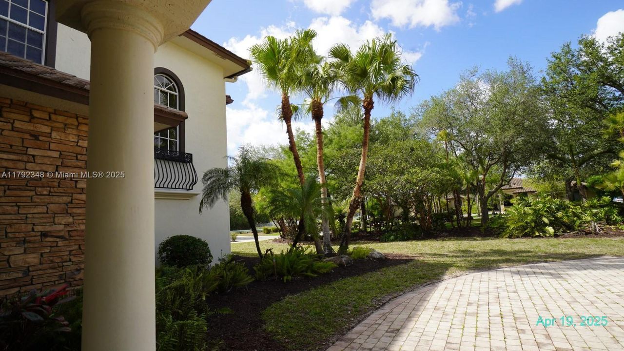 Recently Sold: $2,028,000 (5 beds, 4 baths, 6925 Square Feet)