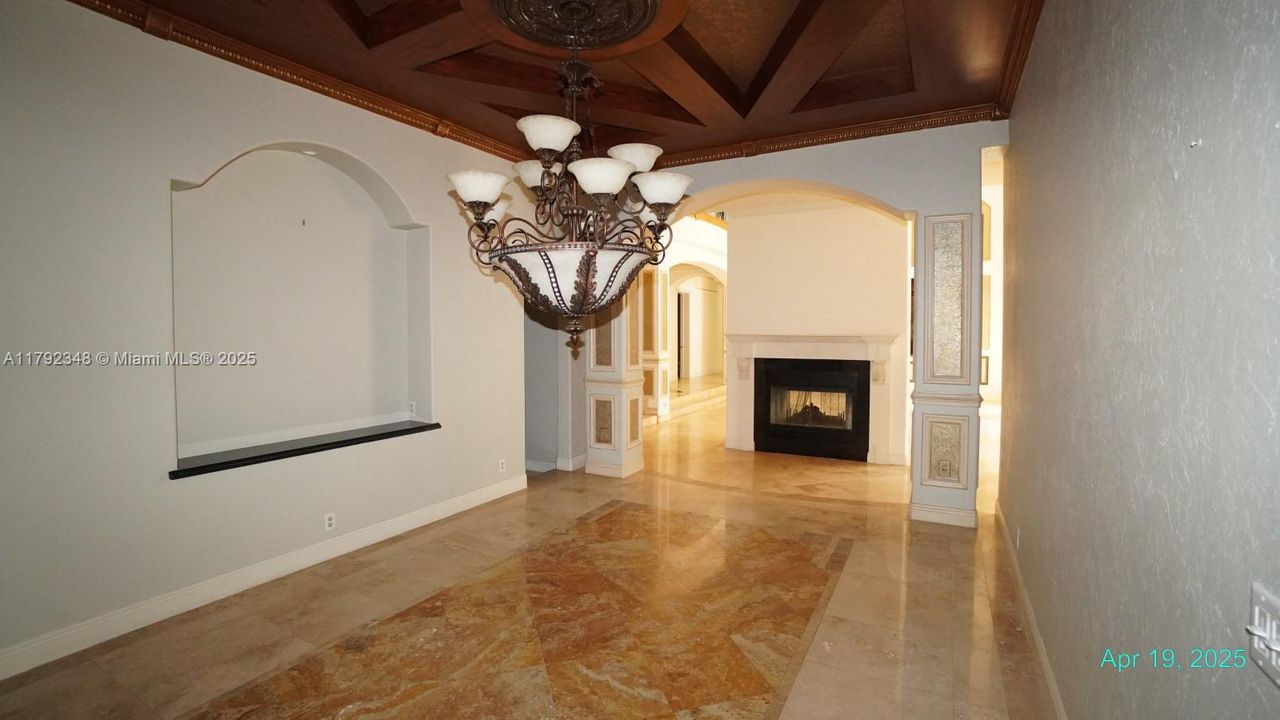 Recently Sold: $2,028,000 (5 beds, 4 baths, 6925 Square Feet)