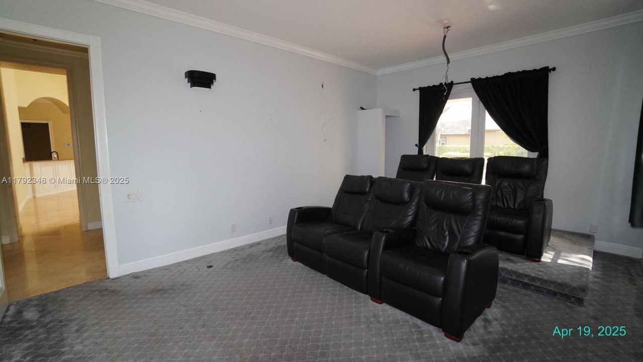 Recently Sold: $2,028,000 (5 beds, 4 baths, 6925 Square Feet)