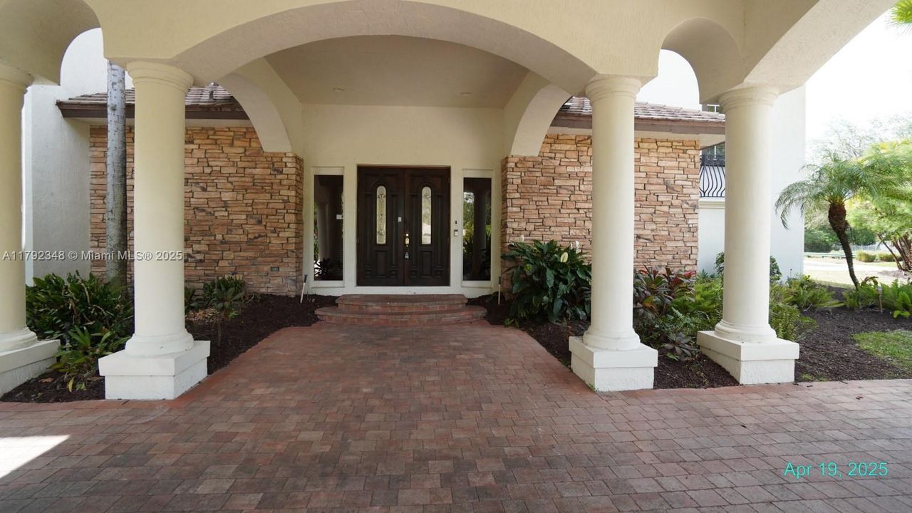 Recently Sold: $2,028,000 (5 beds, 4 baths, 6925 Square Feet)