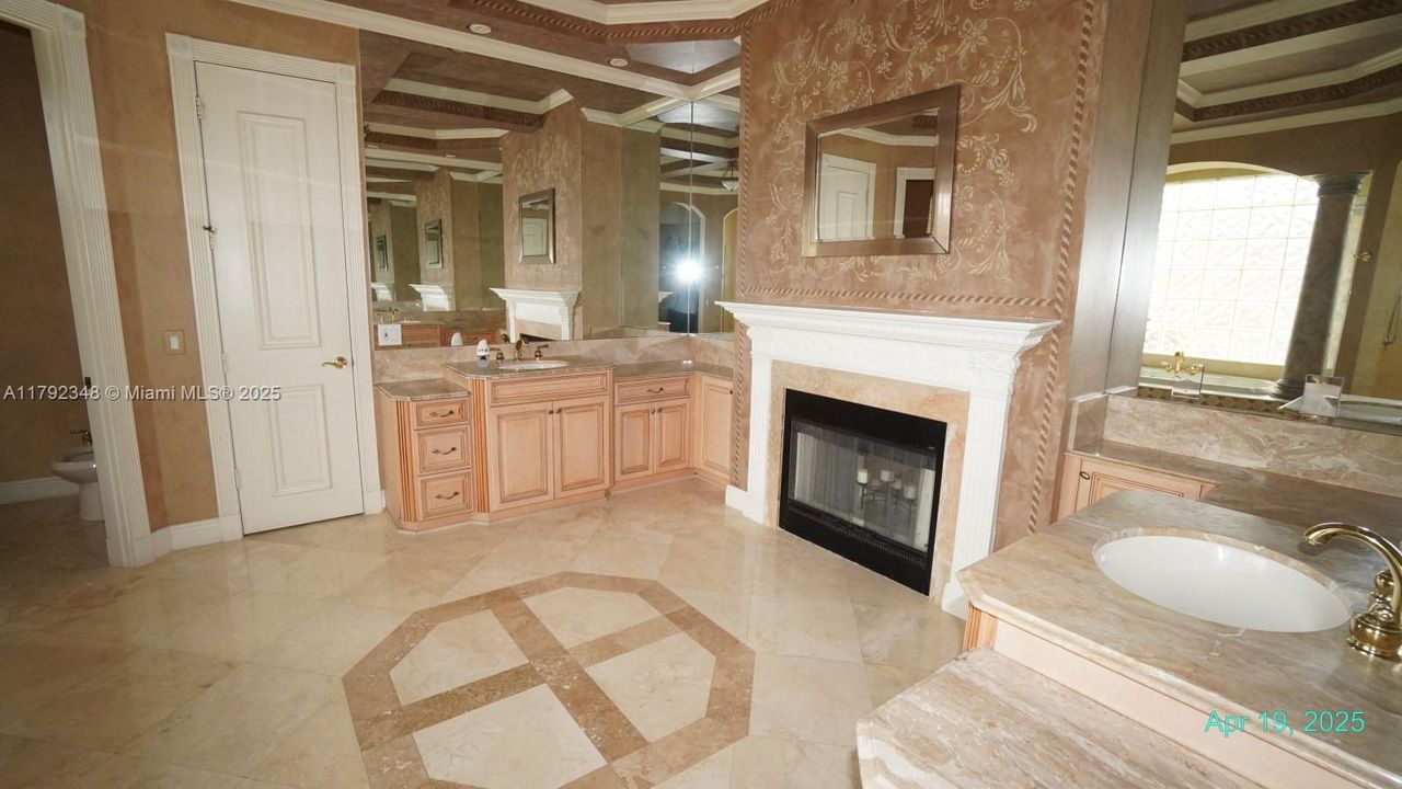 Recently Sold: $2,028,000 (5 beds, 4 baths, 6925 Square Feet)