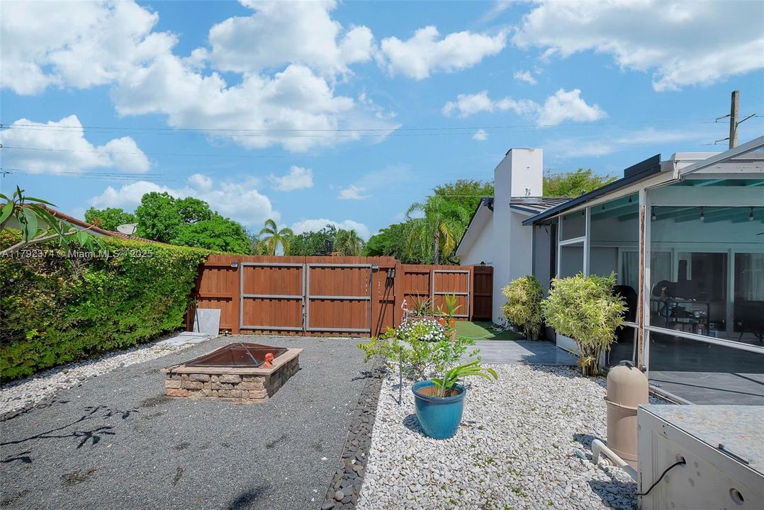For Sale: $1,100,000 (4 beds, 2 baths, 1981 Square Feet)