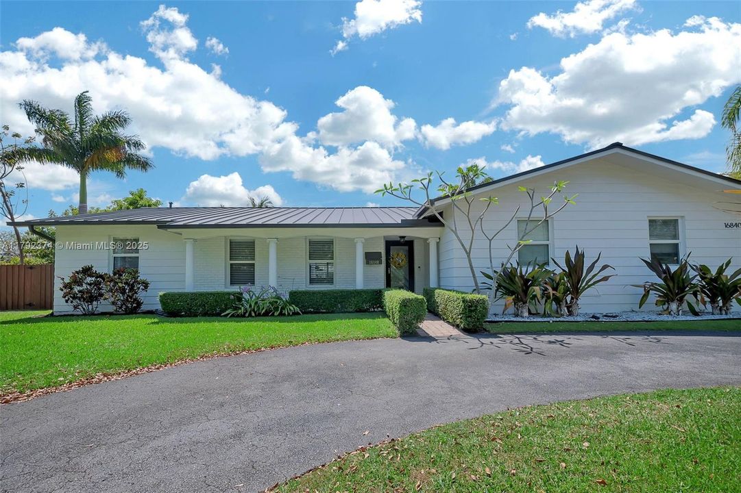 For Sale: $1,100,000 (4 beds, 2 baths, 1981 Square Feet)