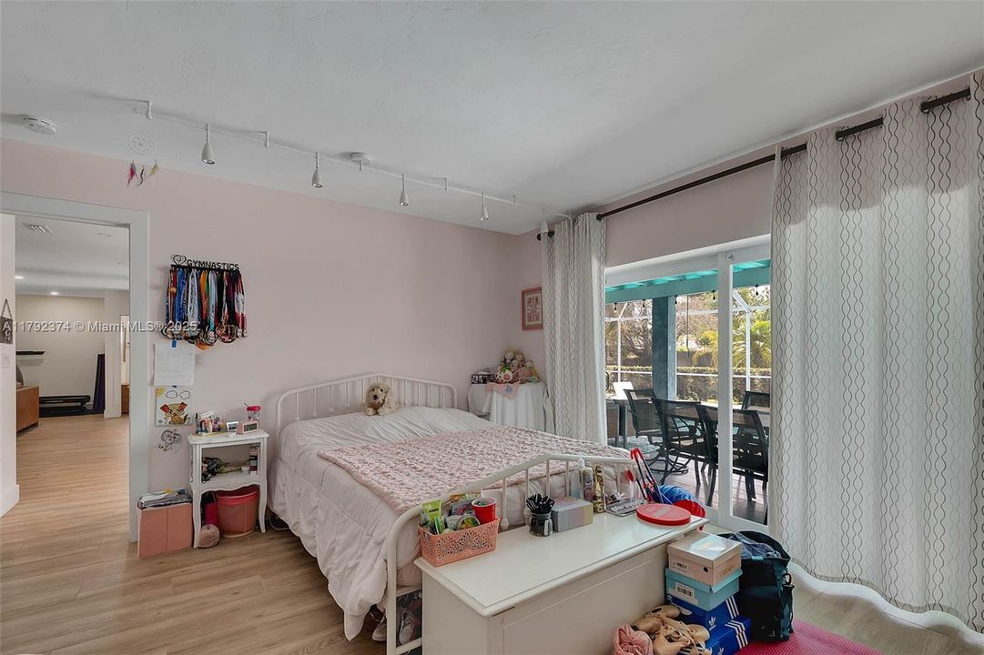 For Sale: $1,100,000 (4 beds, 2 baths, 1981 Square Feet)