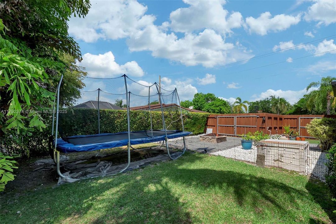 For Sale: $1,100,000 (4 beds, 2 baths, 1981 Square Feet)