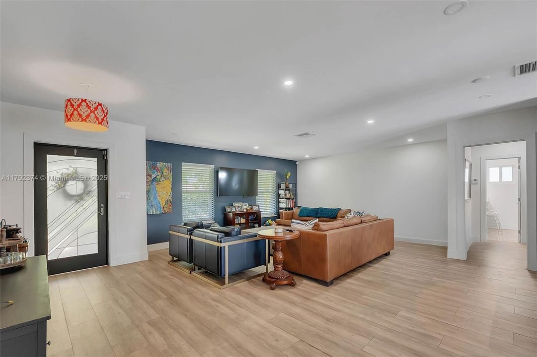For Sale: $1,100,000 (4 beds, 2 baths, 1981 Square Feet)