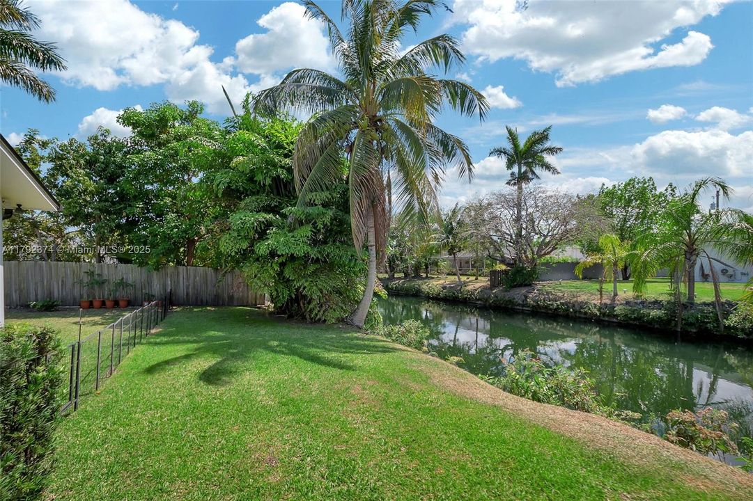 For Sale: $1,100,000 (4 beds, 2 baths, 1981 Square Feet)
