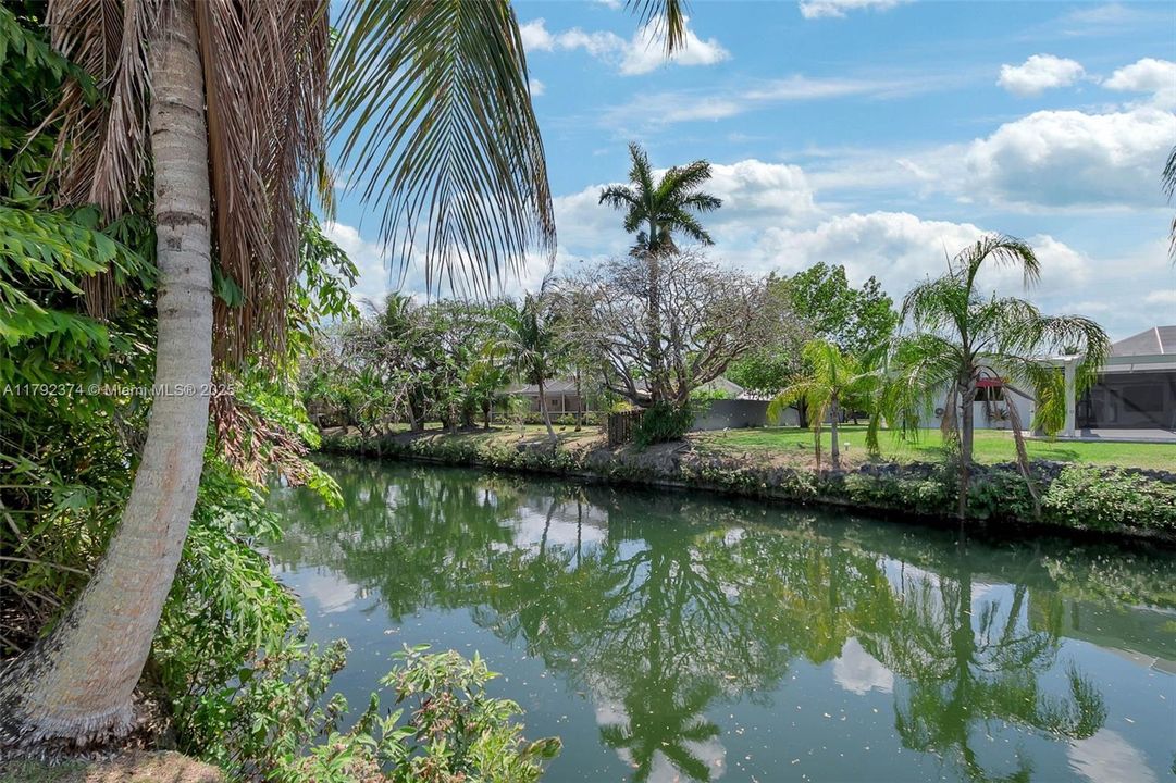 For Sale: $1,100,000 (4 beds, 2 baths, 1981 Square Feet)