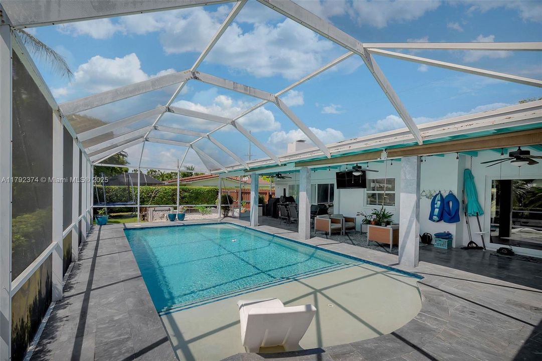 For Sale: $1,100,000 (4 beds, 2 baths, 1981 Square Feet)