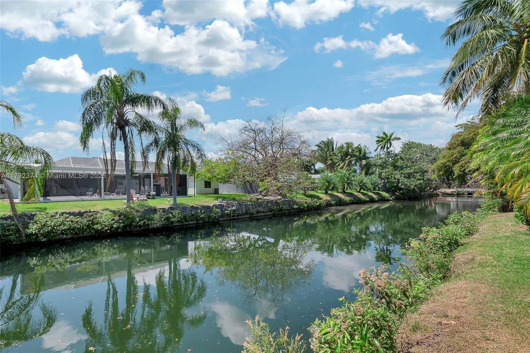 For Sale: $1,100,000 (4 beds, 2 baths, 1981 Square Feet)