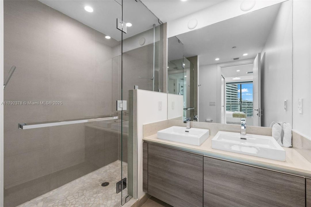 Recently Sold: $925,000 (2 beds, 2 baths, 1134 Square Feet)