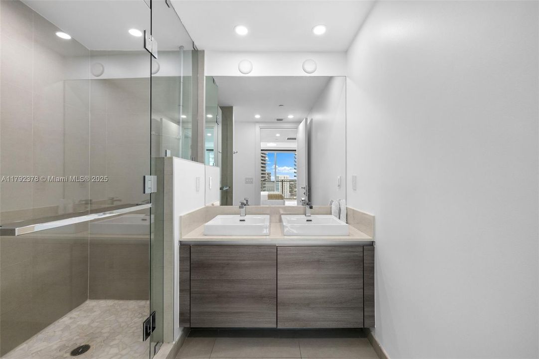 Recently Sold: $925,000 (2 beds, 2 baths, 1134 Square Feet)