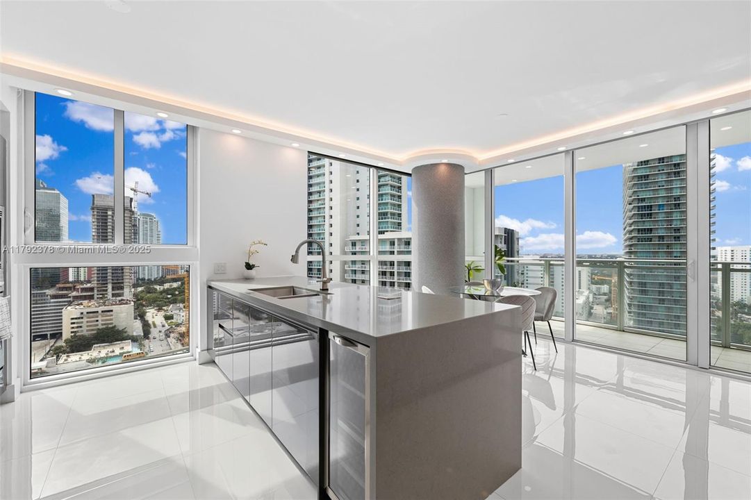 Recently Sold: $925,000 (2 beds, 2 baths, 1134 Square Feet)