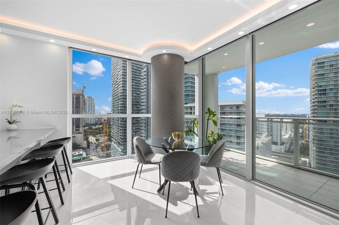 Recently Sold: $925,000 (2 beds, 2 baths, 1134 Square Feet)