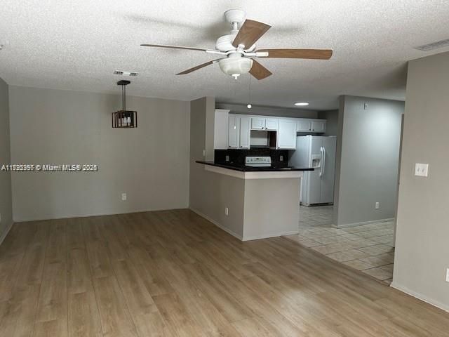 Recently Sold: $259,000 (2 beds, 2 baths, 1114 Square Feet)