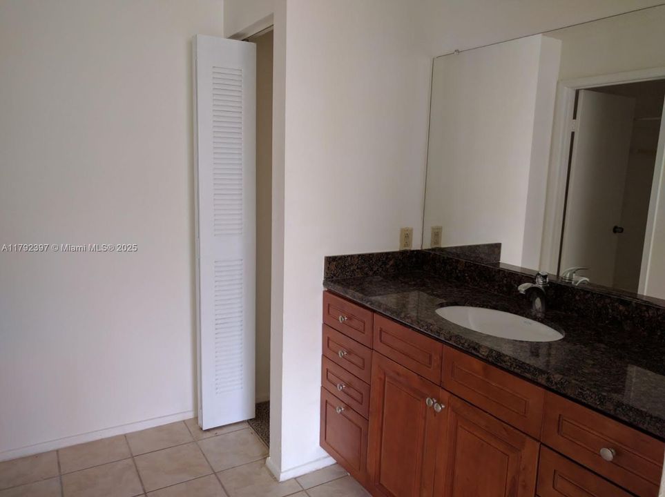 Recently Sold: $259,000 (2 beds, 2 baths, 1114 Square Feet)