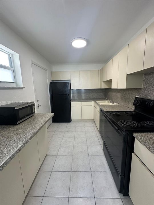 Recently Sold: $350,000 (1 beds, 1 baths, 786 Square Feet)
