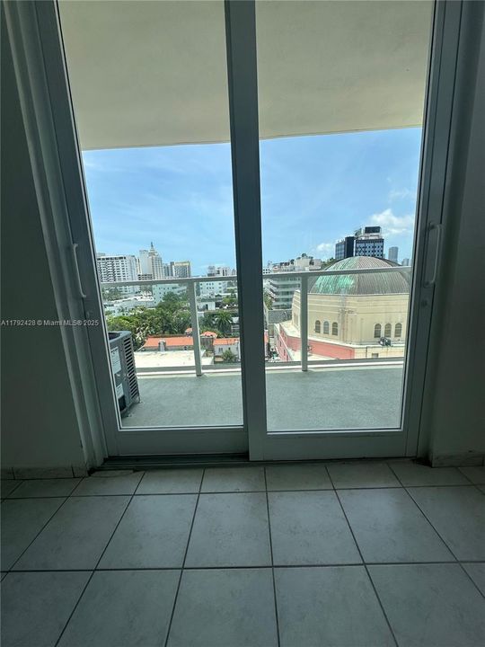 Recently Sold: $350,000 (1 beds, 1 baths, 786 Square Feet)