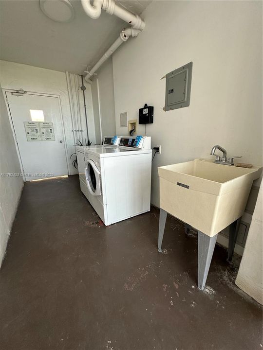 Recently Sold: $350,000 (1 beds, 1 baths, 786 Square Feet)