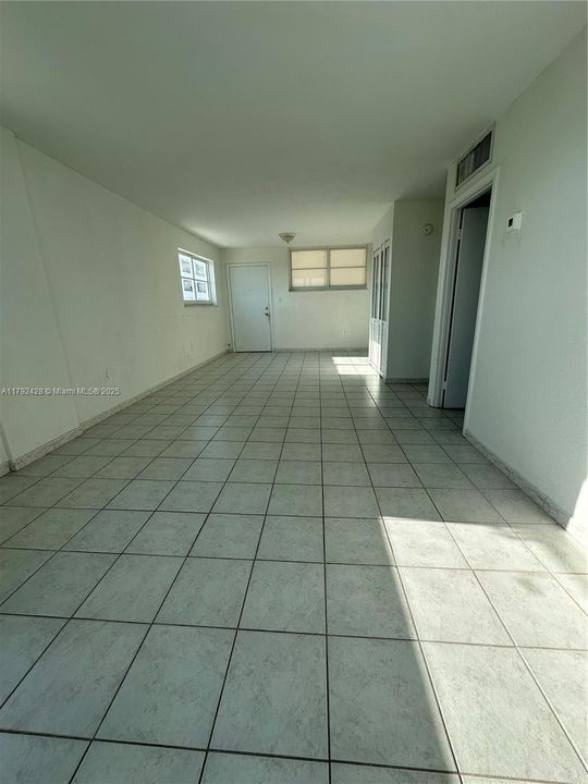 Recently Sold: $350,000 (1 beds, 1 baths, 786 Square Feet)