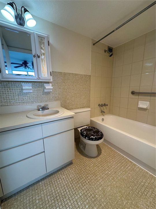 Recently Sold: $350,000 (1 beds, 1 baths, 786 Square Feet)