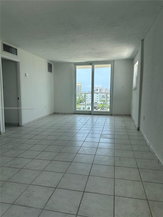 Recently Sold: $350,000 (1 beds, 1 baths, 786 Square Feet)