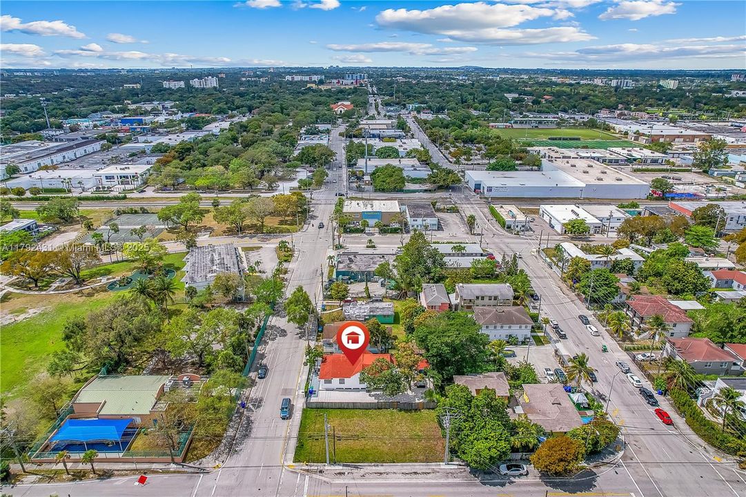 待售: $850,000 (5 贝兹, 2 浴室, 1520 平方英尺)