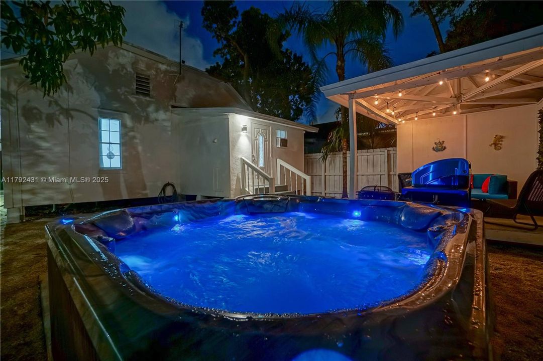 待售: $850,000 (5 贝兹, 2 浴室, 1520 平方英尺)