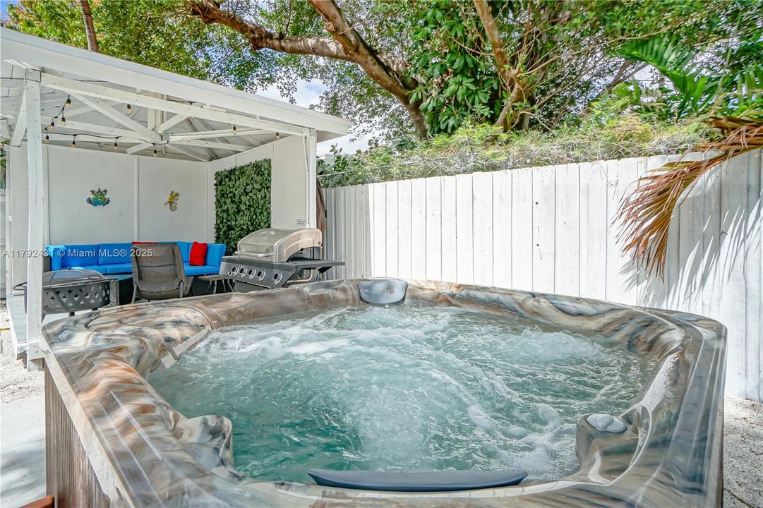 待售: $850,000 (5 贝兹, 2 浴室, 1520 平方英尺)