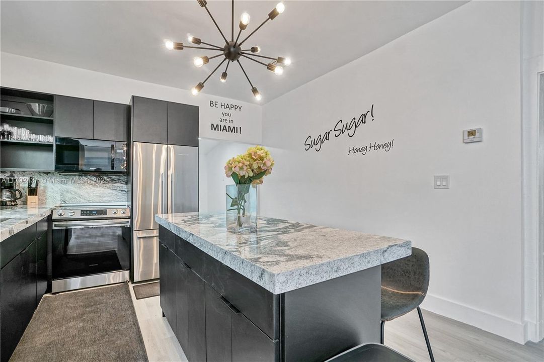 待售: $850,000 (5 贝兹, 2 浴室, 1520 平方英尺)