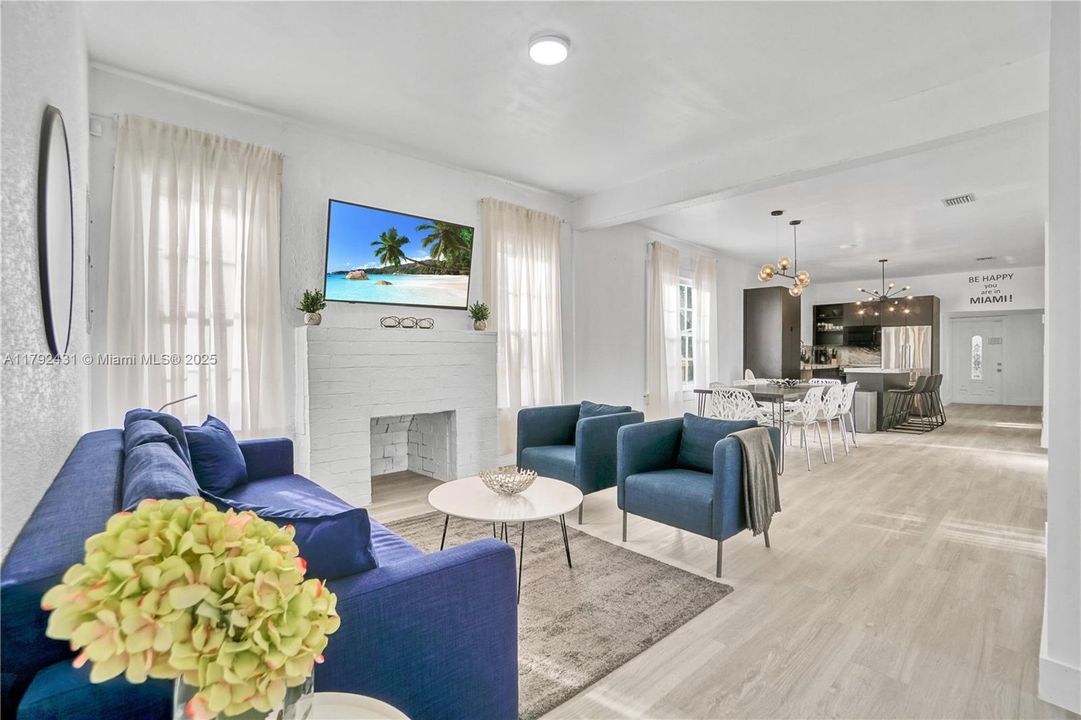 待售: $850,000 (5 贝兹, 2 浴室, 1520 平方英尺)