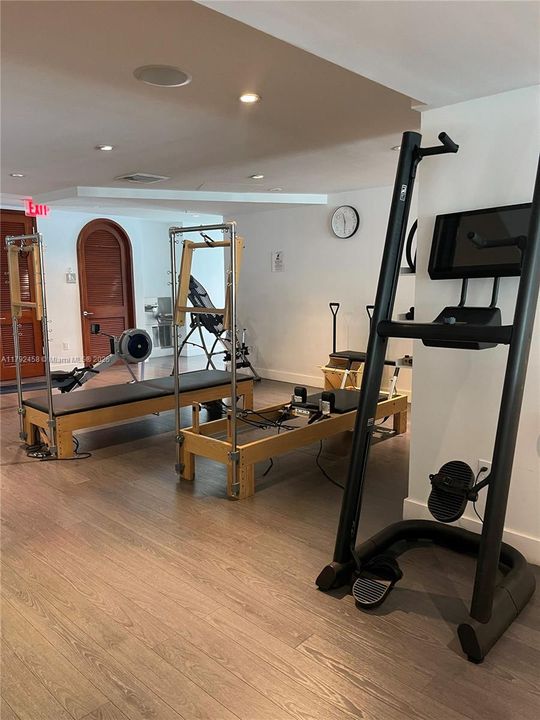 Recently Sold: $4,450,000 (3 beds, 3 baths, 3321 Square Feet)