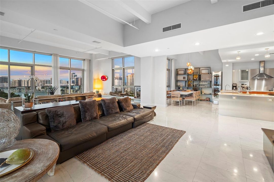 En Venta: $4,450,000 (3 camas, 3 baños, 3321 Pies cuadrados)