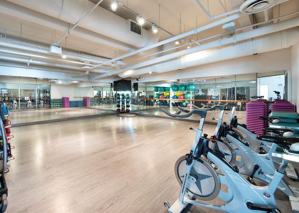 Recently Sold: $4,450,000 (3 beds, 3 baths, 3321 Square Feet)