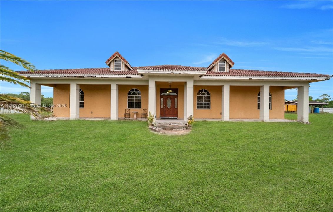 For Sale: $599,999 (5 beds, 3 baths, 4680 Square Feet)