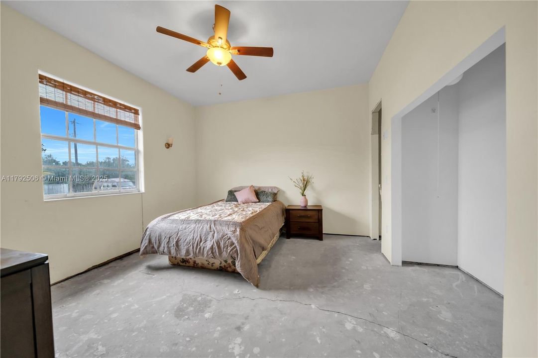 For Sale: $599,999 (5 beds, 3 baths, 4680 Square Feet)