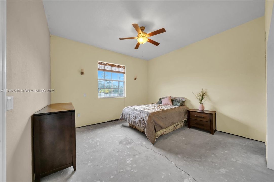 For Sale: $599,999 (5 beds, 3 baths, 4680 Square Feet)