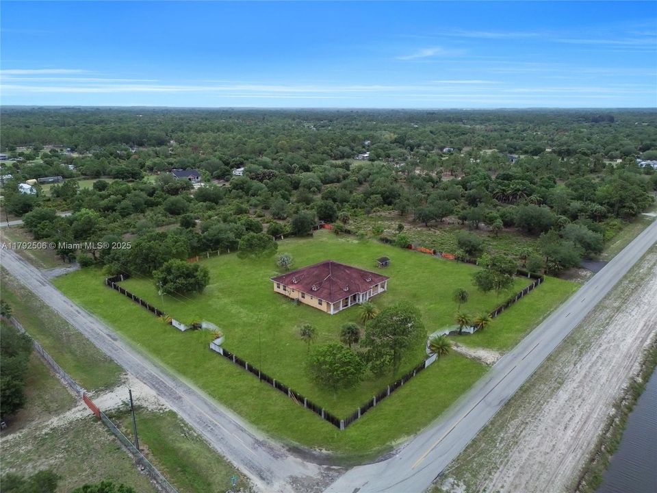 For Sale: $599,999 (5 beds, 3 baths, 4680 Square Feet)