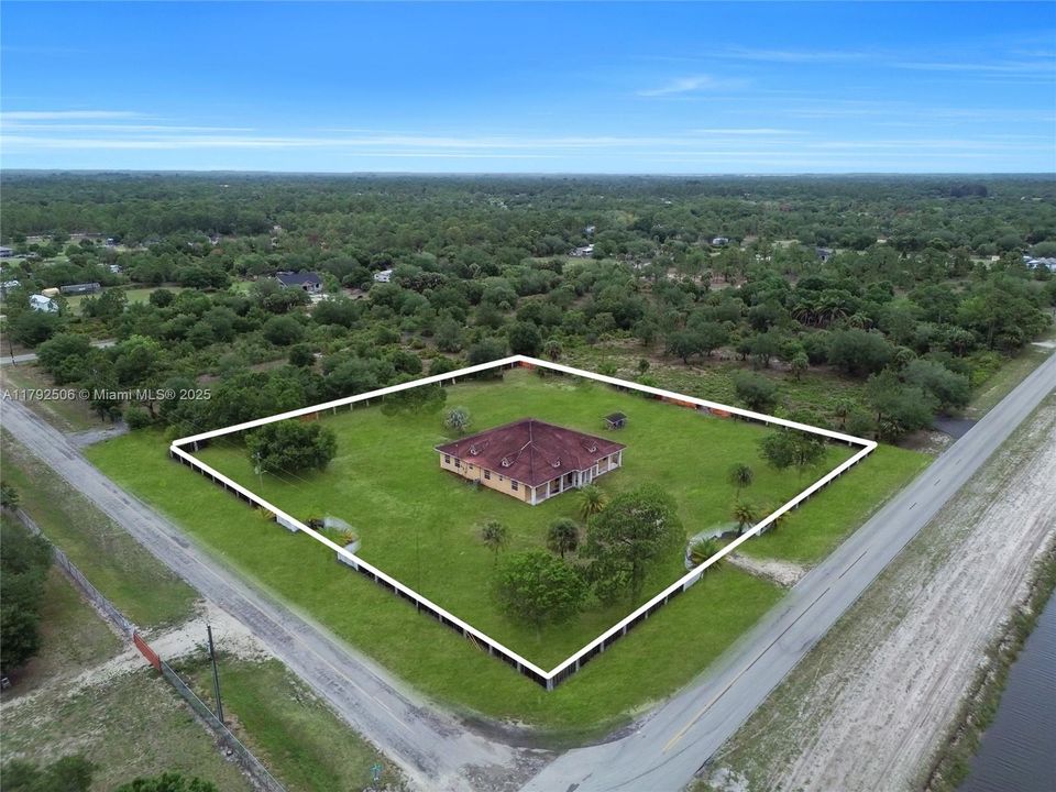 For Sale: $599,999 (5 beds, 3 baths, 4680 Square Feet)