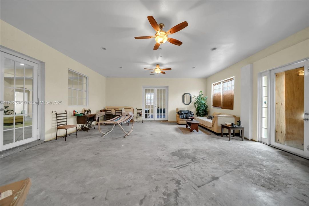 For Sale: $599,999 (5 beds, 3 baths, 4680 Square Feet)