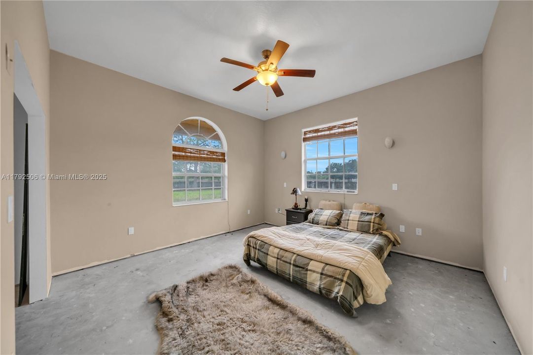 For Sale: $599,999 (5 beds, 3 baths, 4680 Square Feet)