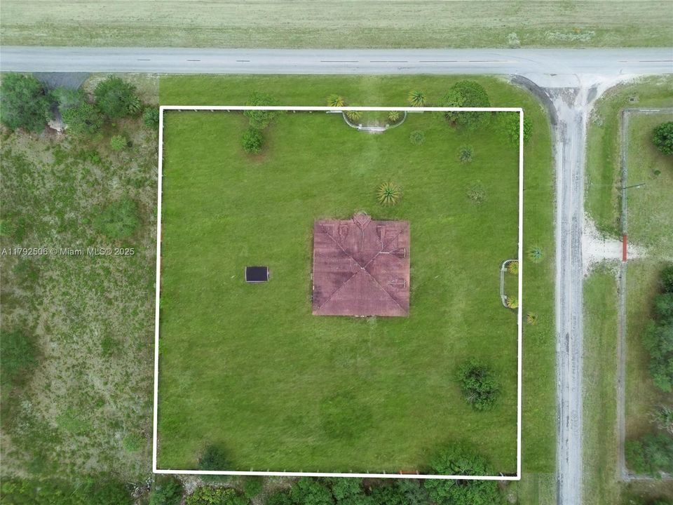 For Sale: $599,999 (5 beds, 3 baths, 4680 Square Feet)