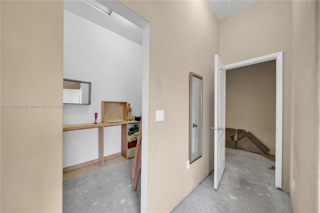 For Sale: $599,999 (5 beds, 3 baths, 4680 Square Feet)