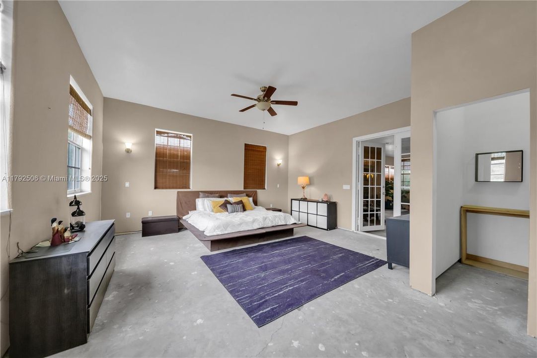 For Sale: $599,999 (5 beds, 3 baths, 4680 Square Feet)