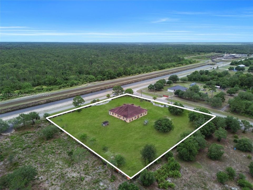 For Sale: $599,999 (5 beds, 3 baths, 4680 Square Feet)