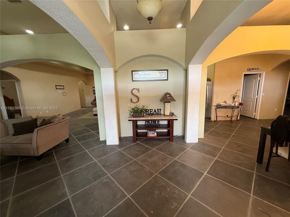 For Sale: $599,999 (5 beds, 3 baths, 4680 Square Feet)